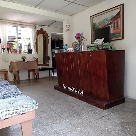 Huellas Hostal Antigua Exterior photo