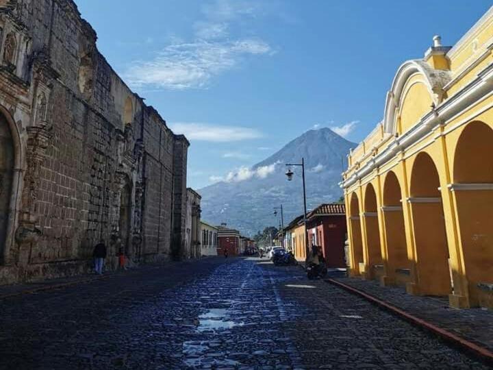 Huellas Hostal Antigua Exterior photo