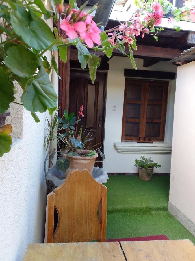 Huellas Hostal Antigua Exterior photo