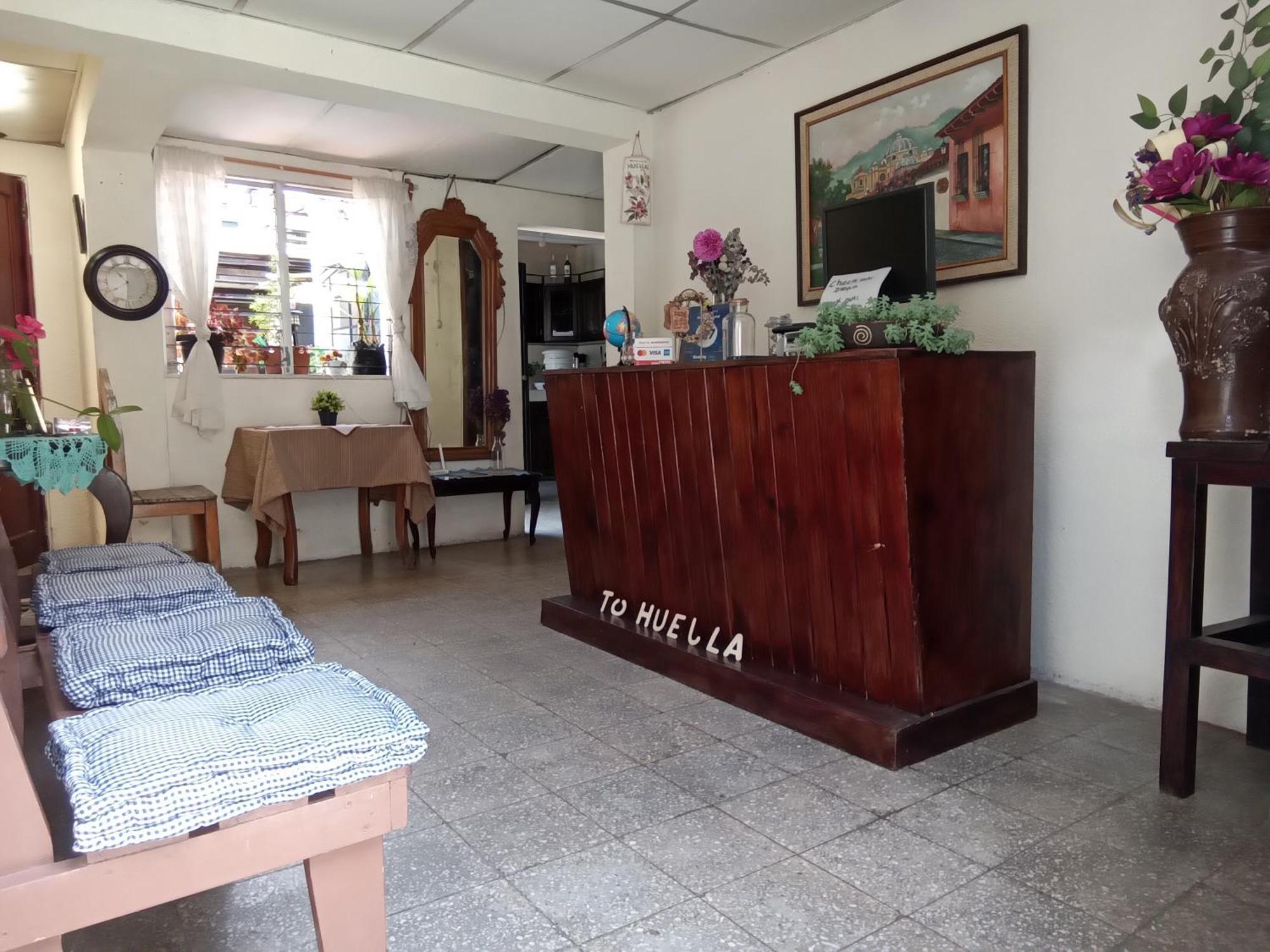 Huellas Hostal Antigua Exterior photo