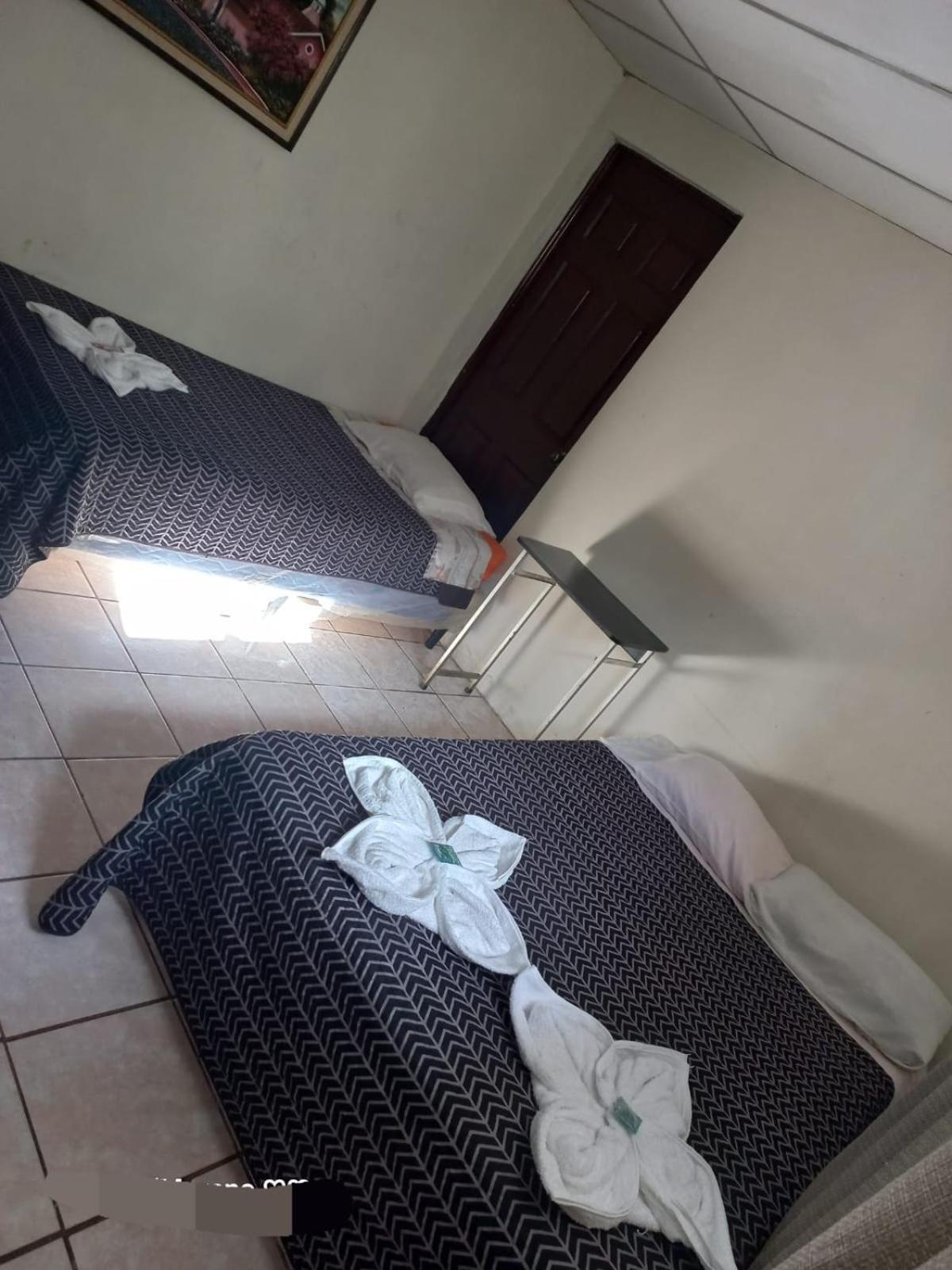 Huellas Hostal Antigua Room photo