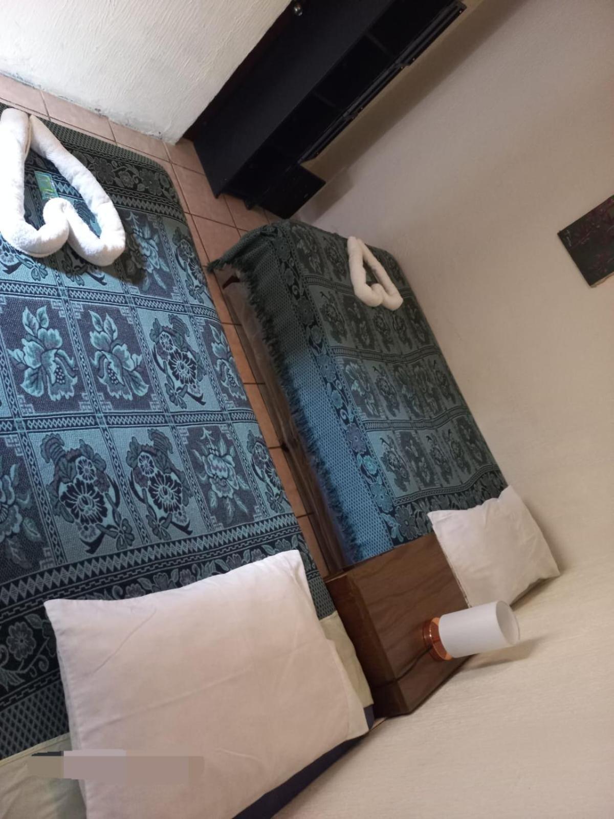 Huellas Hostal Antigua Room photo