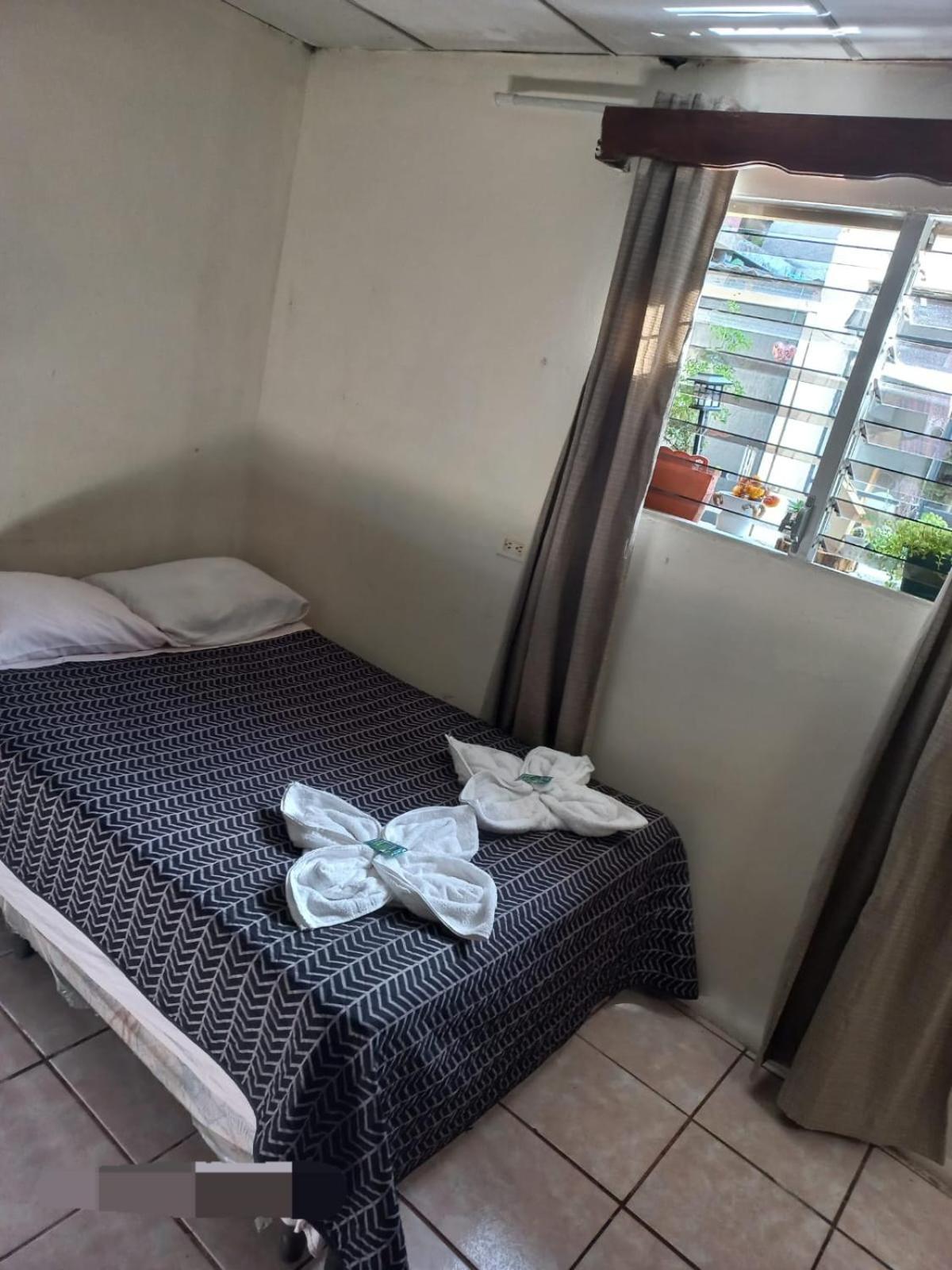 Huellas Hostal Antigua Room photo
